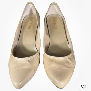 Me Too Womens Shoes Size 8 1/2 M,‎ Tan Leather Flat With 2” Heel